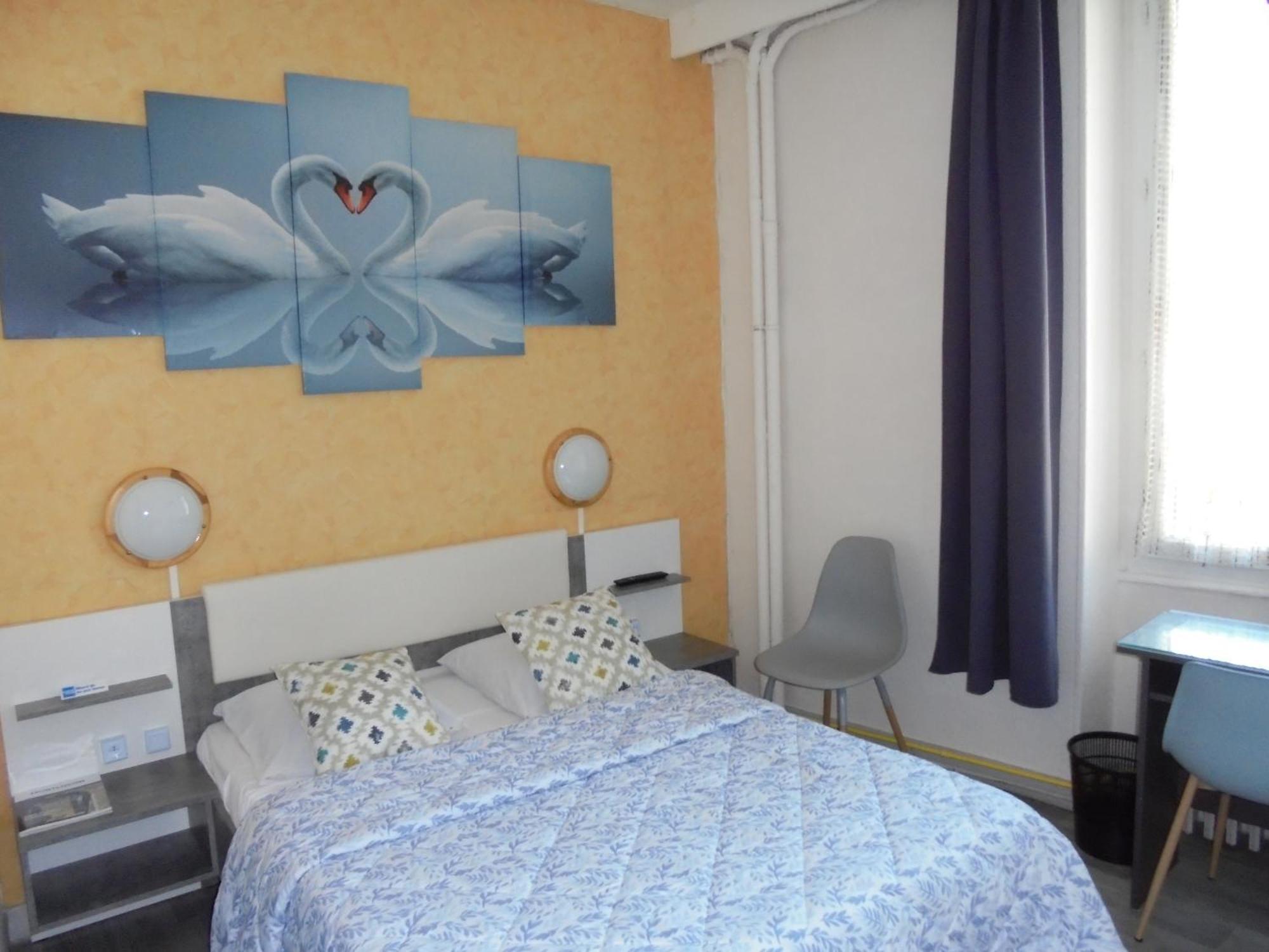 Hotel De La Gare Монлюсон Экстерьер фото